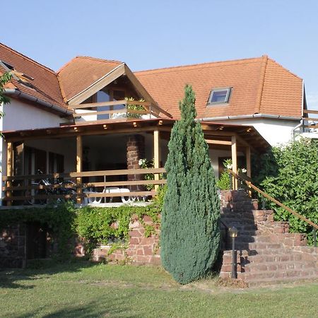 Voeroesko Apartmanhaz Révfülöp Buitenkant foto