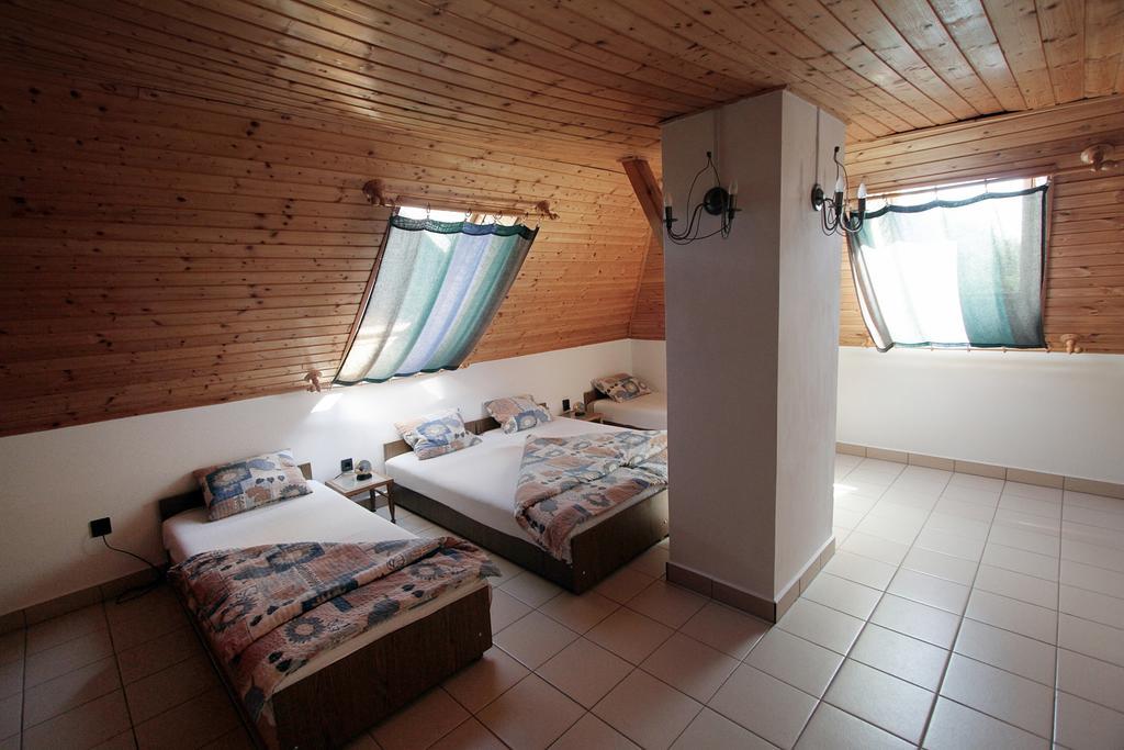 Voeroesko Apartmanhaz Révfülöp Kamer foto