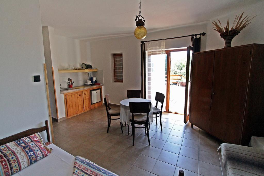 Voeroesko Apartmanhaz Révfülöp Kamer foto