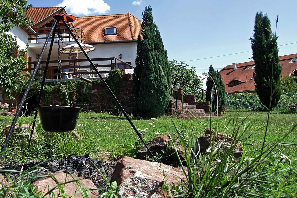 Voeroesko Apartmanhaz Révfülöp Buitenkant foto