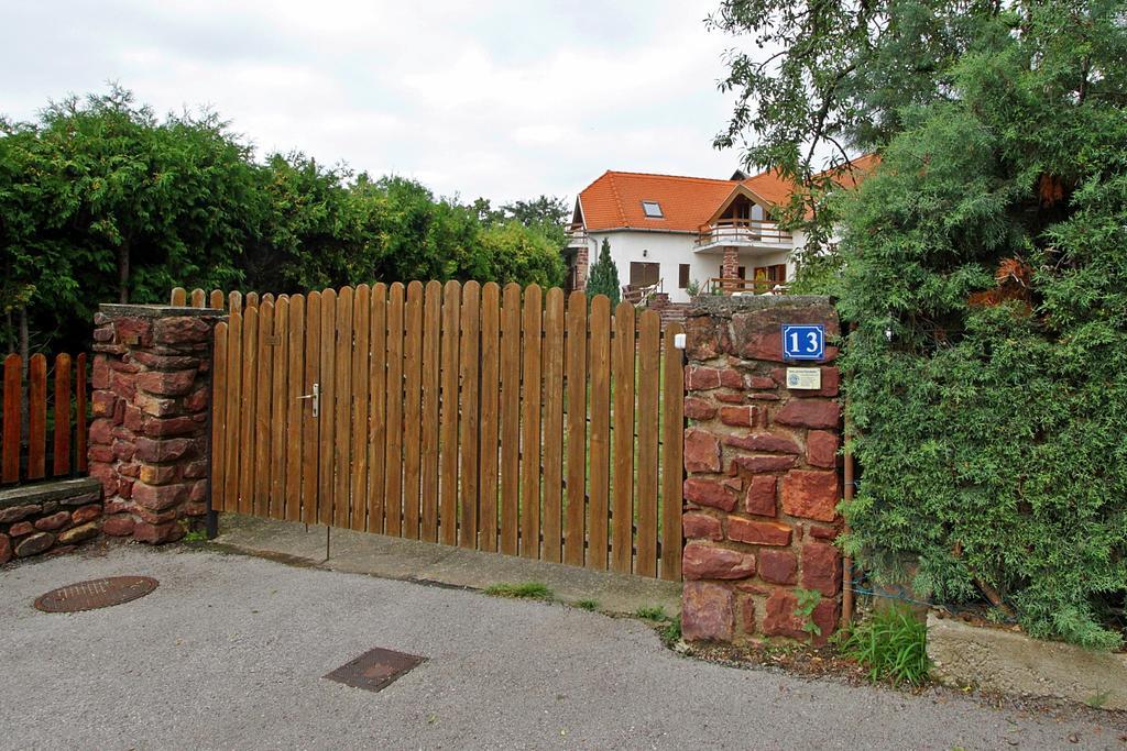 Voeroesko Apartmanhaz Révfülöp Buitenkant foto