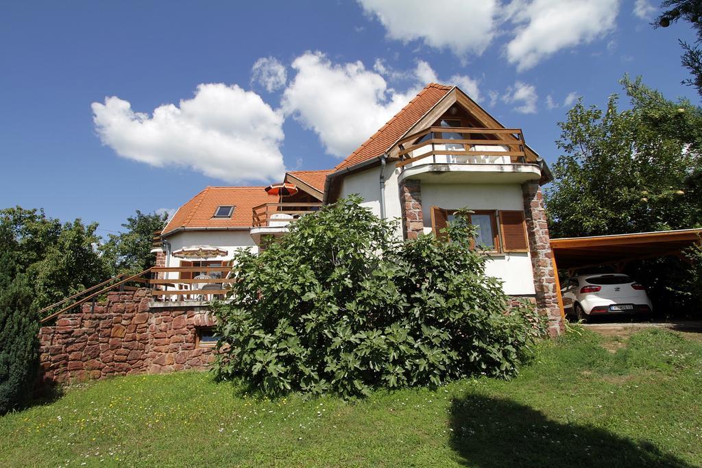 Voeroesko Apartmanhaz Révfülöp Buitenkant foto