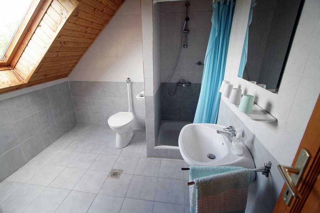 Voeroesko Apartmanhaz Révfülöp Kamer foto