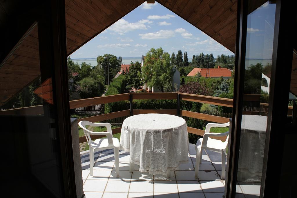 Voeroesko Apartmanhaz Révfülöp Buitenkant foto